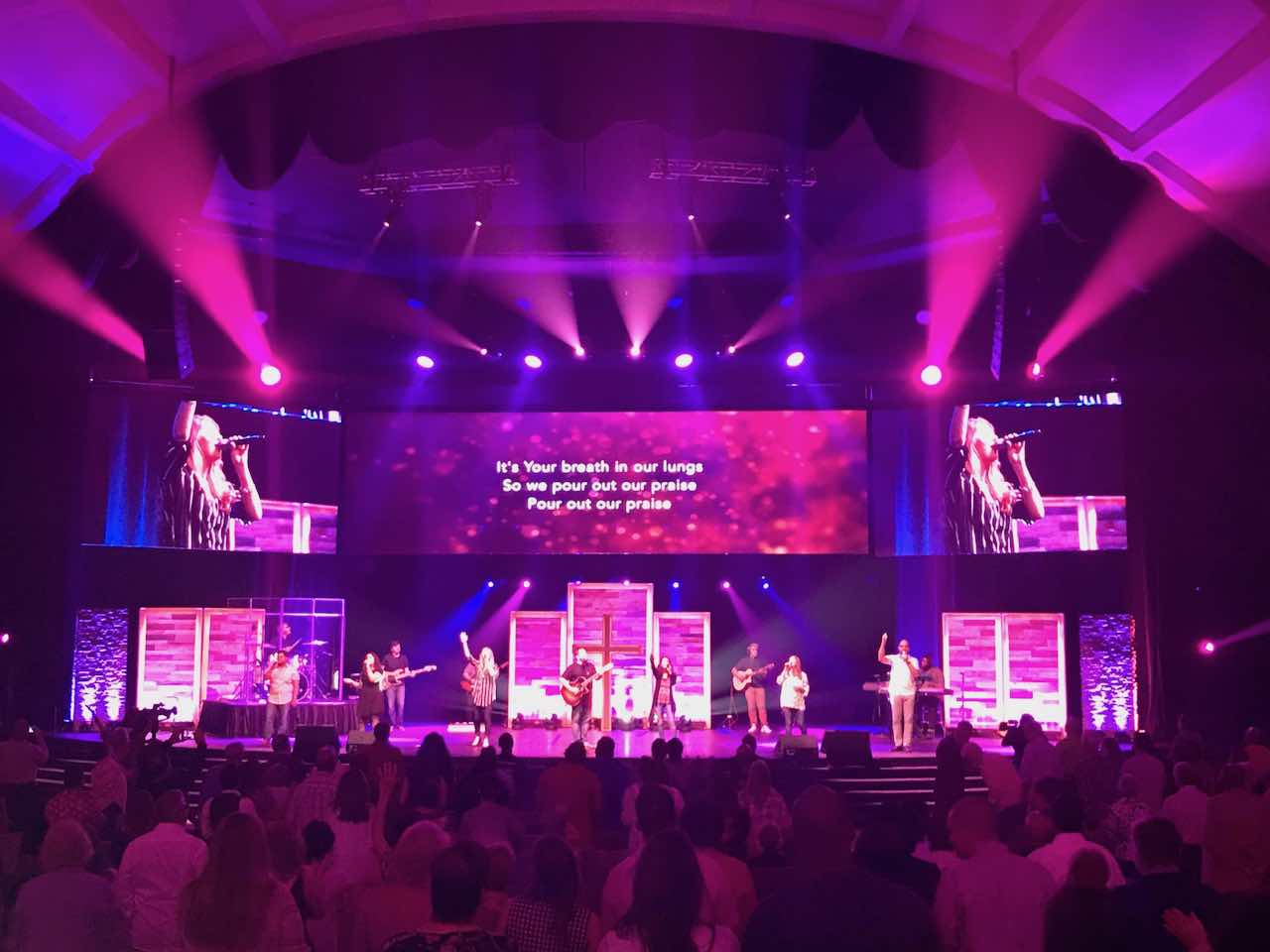 Calvary Orlando Church Enlivens Worship Services with Live Presentation