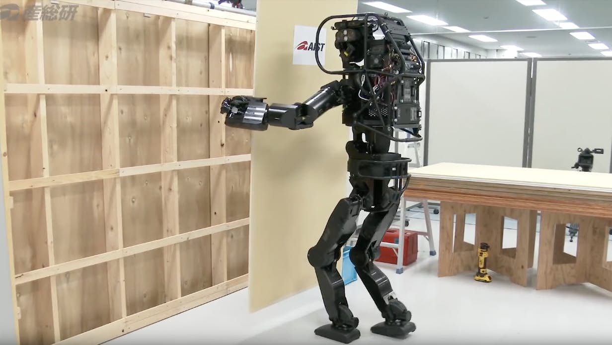 WATCH Japanese construction robot puts up drywall Sound & Video