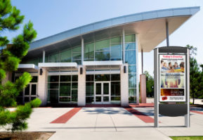 Outdoor Smart City Kiosk with an Xtreme™ High Bright Outdoor Display (KOP2555-XHB)