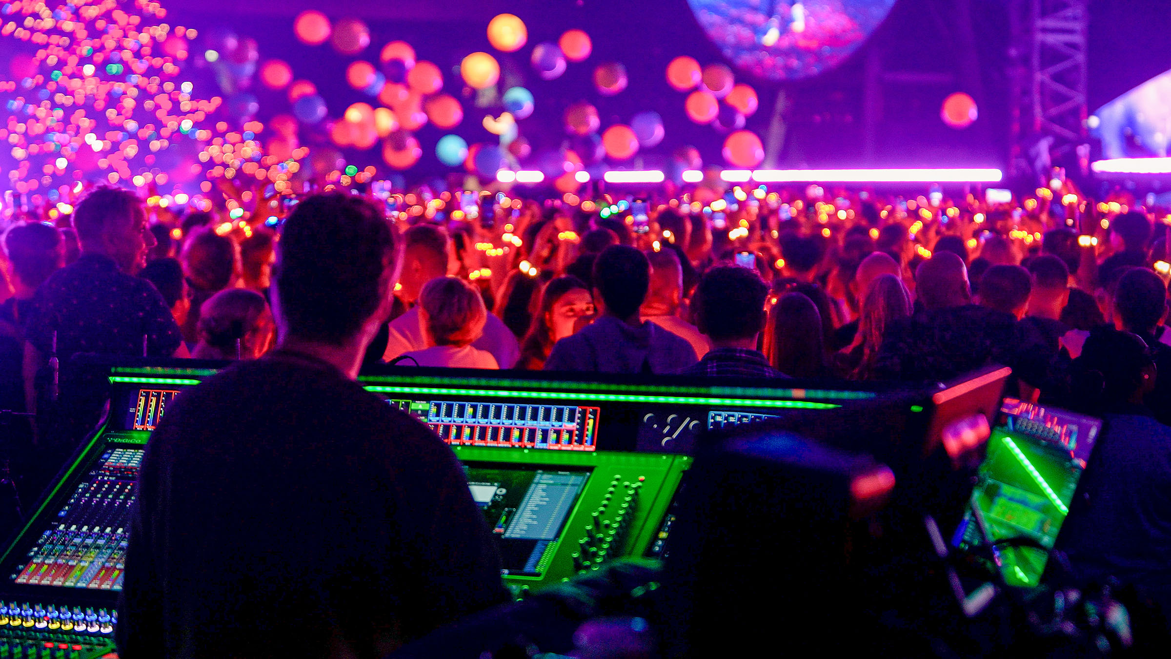 Coldplay Circles the Globe with DiGiCo Desks on Music of the Spheres World Tour