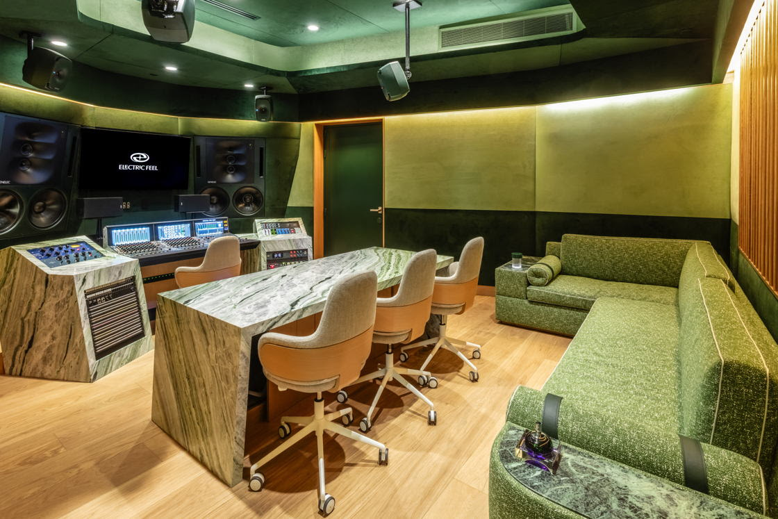 Electric Feel Miami Step Into the Future Analogue Era, Installing First SSL ORACLE Console in the USA